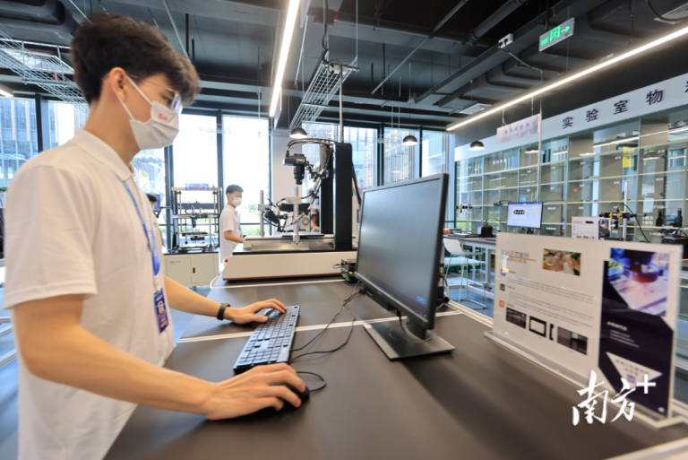 ​百迈技术迎接深圳市领导调研，展示工业视觉创新成果